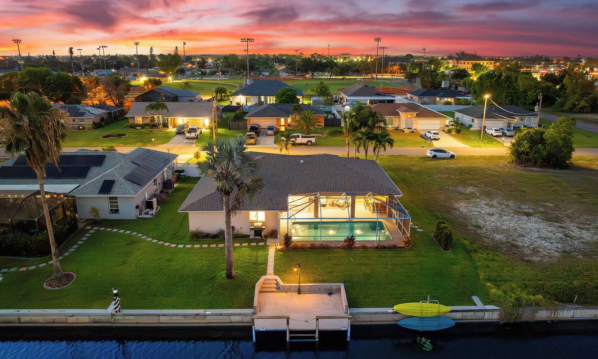Fort Myers Villa | Seaside Villa Cape Place - quiet,south facing, kayaks and grocery stores nearby.