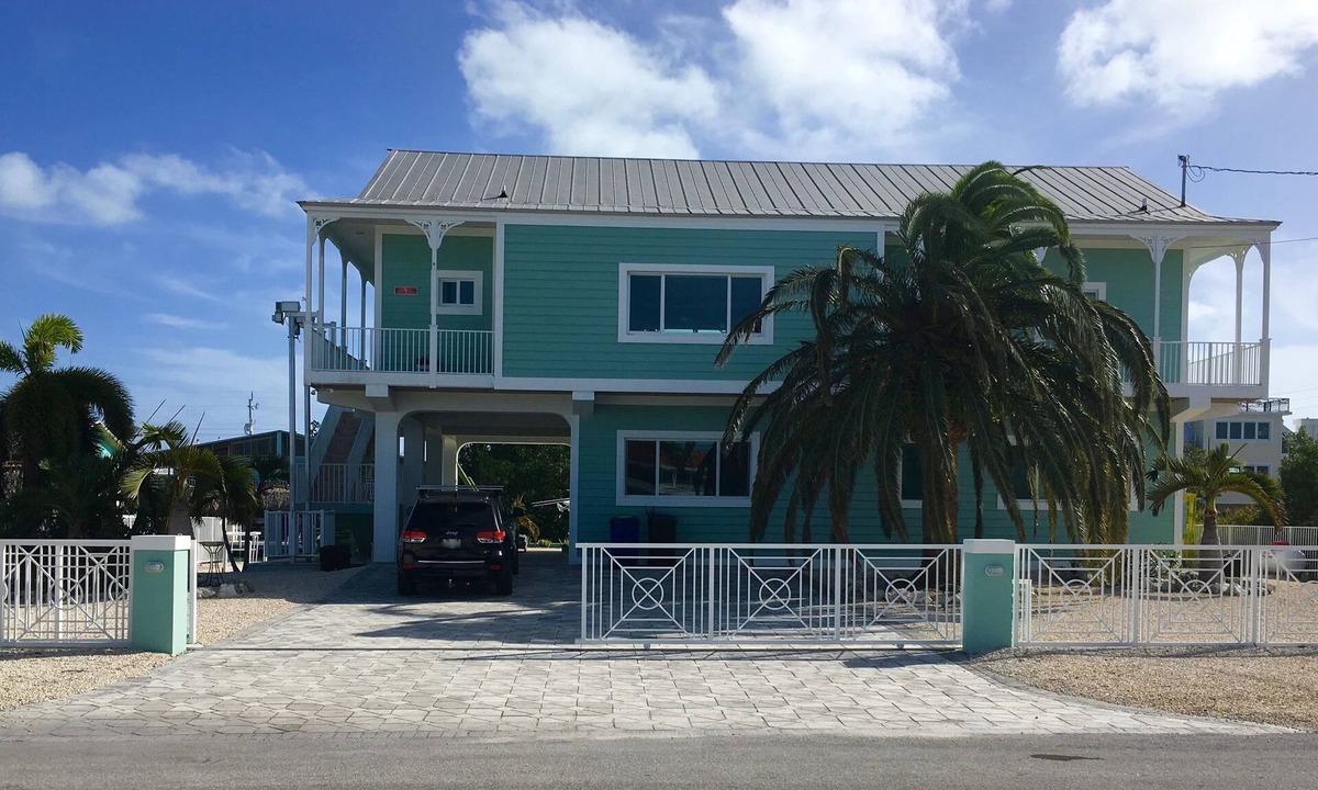 Venetian Shores House | SEASONAL WATERFRONT RENTAL in Venetian Shores, Islamorada, Pool & New Dock