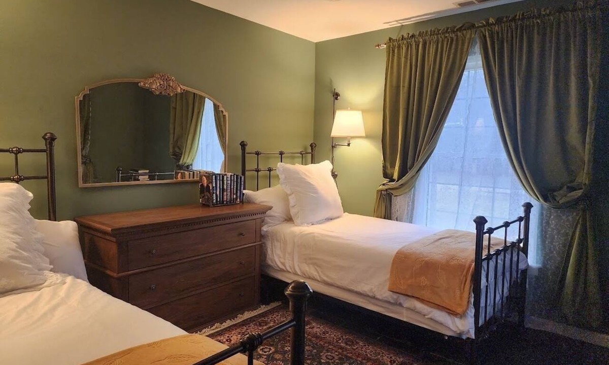 Town of Lloyd House | Secluded House on 55 ac w/pool 5 Mins to New Paltz