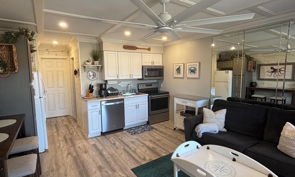 Folly Field Villa | Second Floor Ocean View- Steps from the Beach! 1 Bedroom villa in a gated Resort