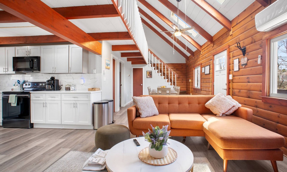 Long Pond Cabin | SERENE MOUNTAIN CABIN OUTDOOR HOT TUB BILLIARDS KALAHARI CAMELBACK HIKETRAIL