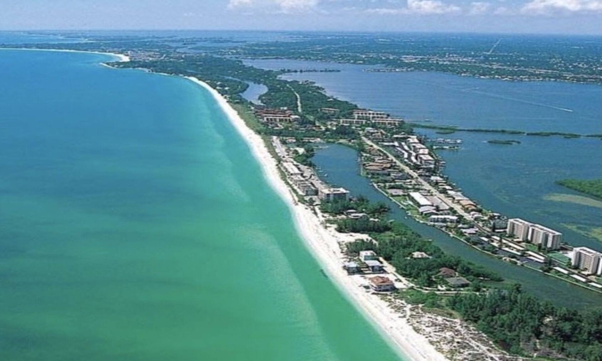 Siesta Key Condo | Serenity @ Midnight Pass Inlet 28' Boat Dock/Fishing, 5 Min Beach Walk & More!