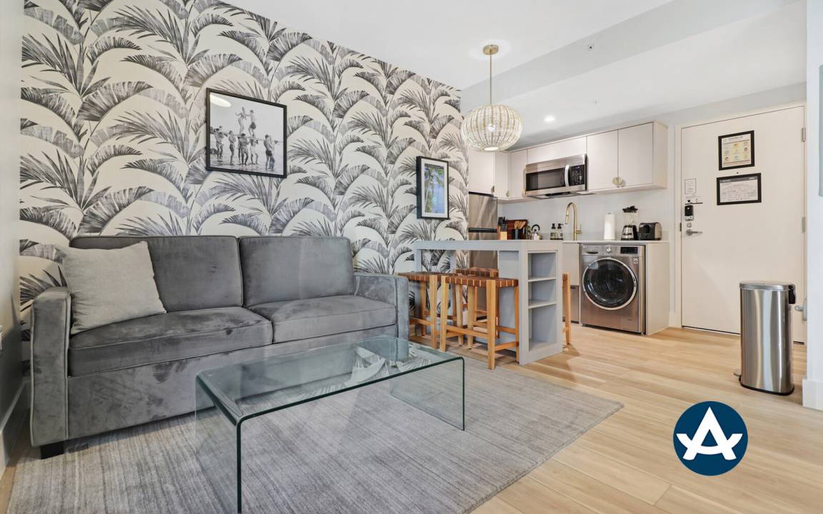 Bayshore Hotel | Sextant The Carmela One Block From Beach 1 Bed 1 Bath