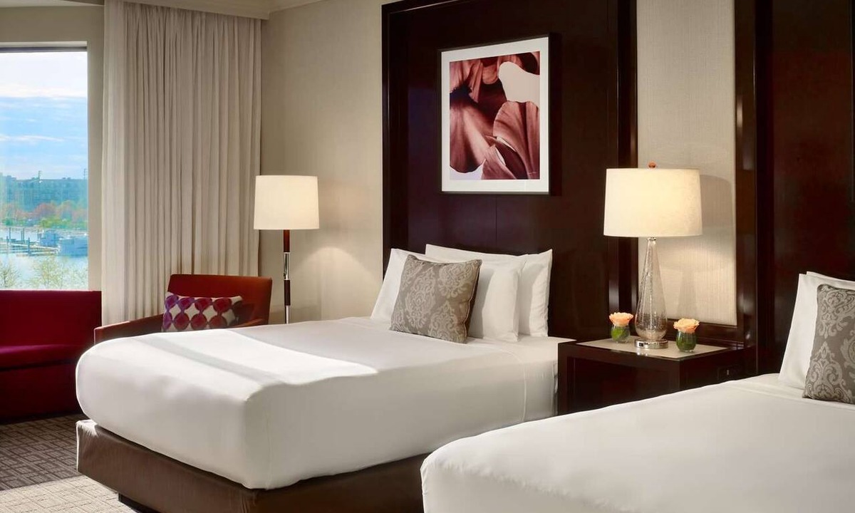 Downtown Baltimore Hotel | Short Distance From The Well-Known Sites! Near The Paramount Baltimore