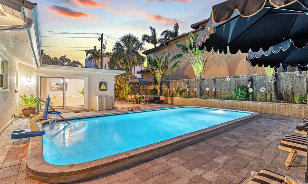 Bay Isle House | Siesta Dolce | Private Pool, Kayaks and Putting Green