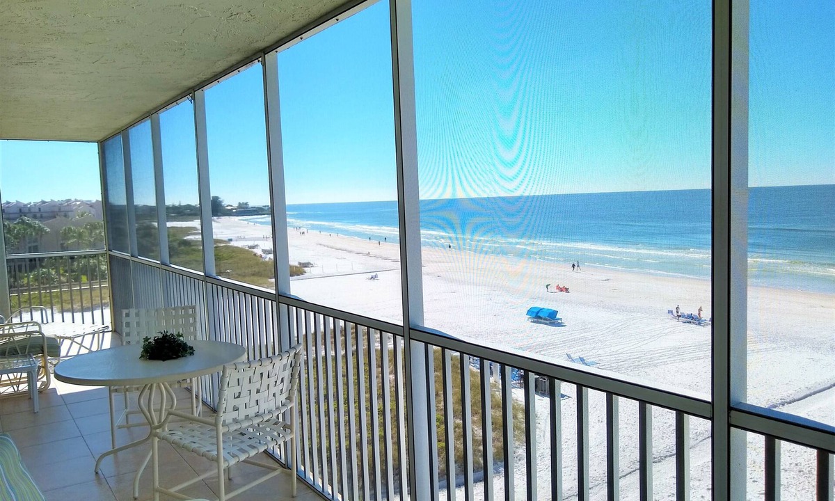 Siesta Key Condo | Siesta Key 5th Floor Center Front Condo on Crescent Beach 180' Panoramic Views