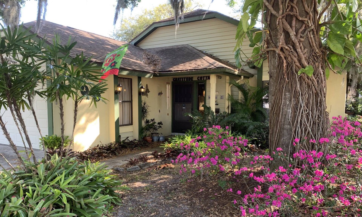 Lake Sarasota House | SINGLE TRAVELERS BIT OF PARADISE