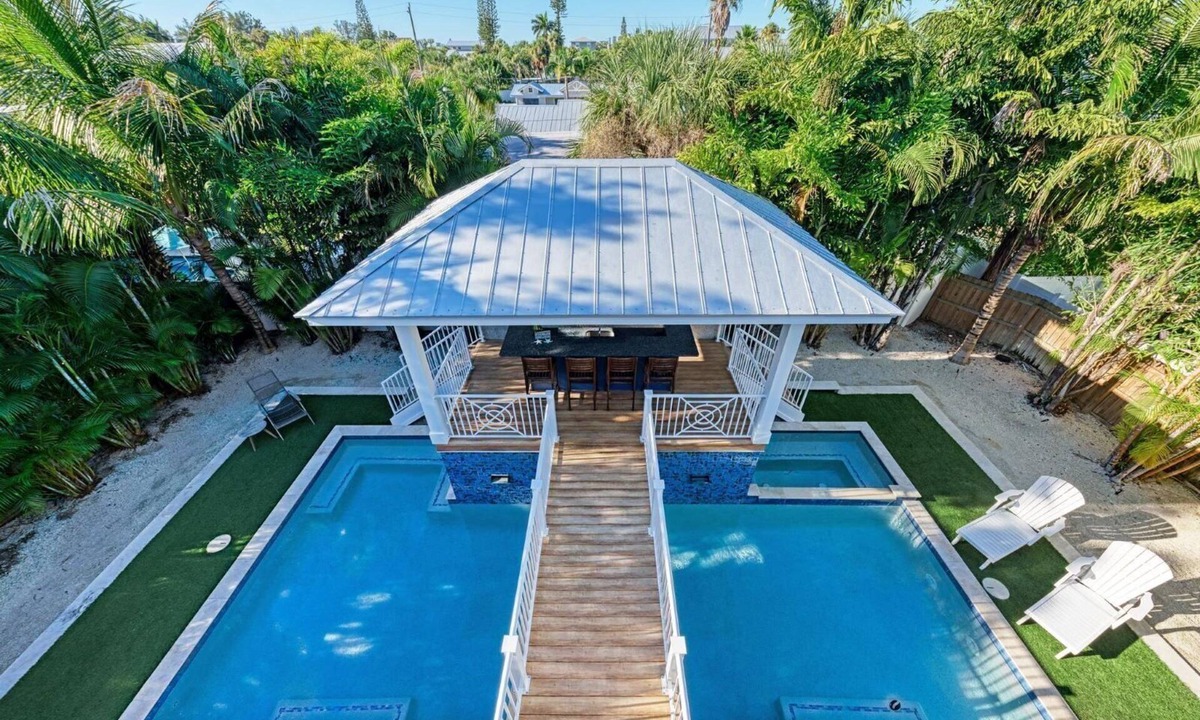 Holmes Beach House | Slice of Paradise by Duncan Real Estate