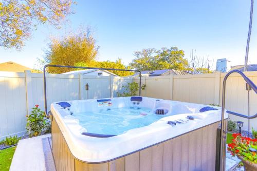 Largo House | Snook Haven - Hot Tub, Pool, Minigolf, Dog Space