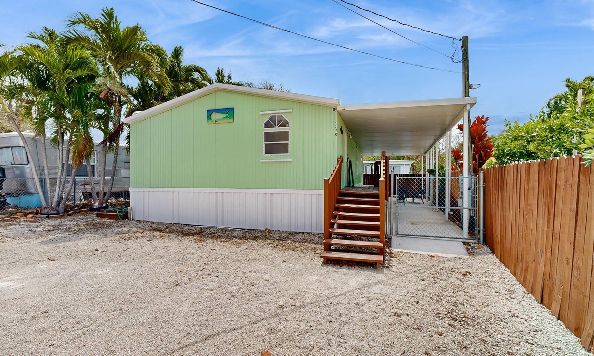Key Largo Village House | Snowbird-Friendly Home with Central AC, High-Speed WiFi, and Washer/Dryer
