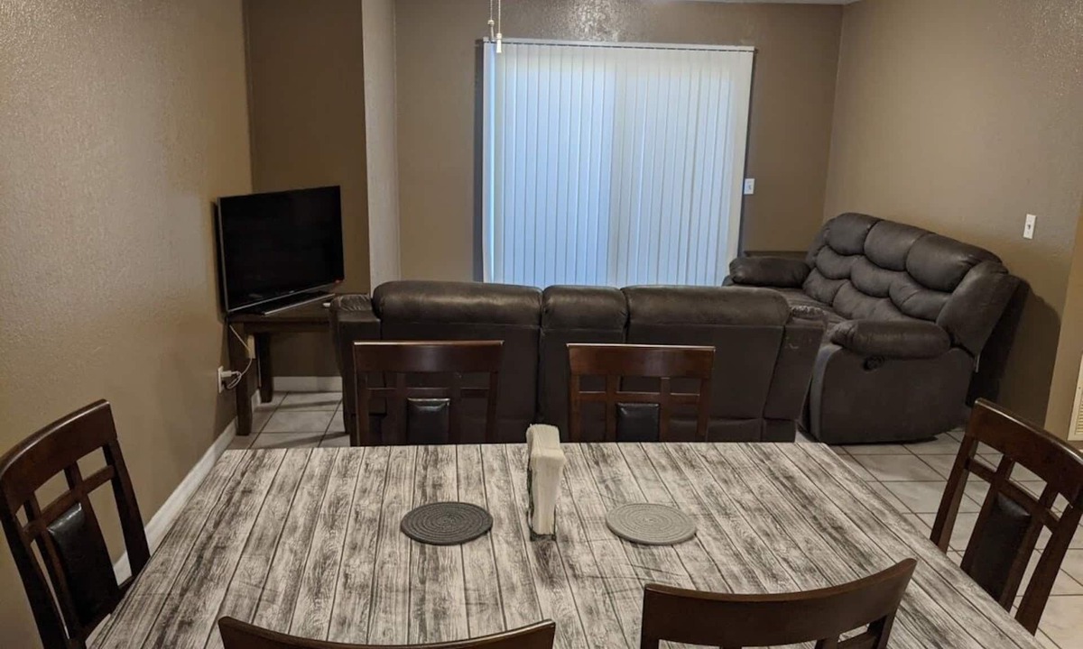 Englewood East House | Snowbirds escape/vacation gateway