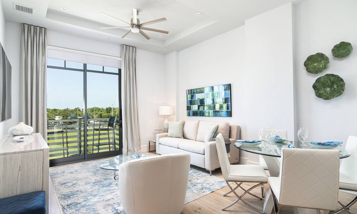 Old Naples Condo | SOCE FLATS 308 - New Olde Naples Condo Steps to 5th Ave S!