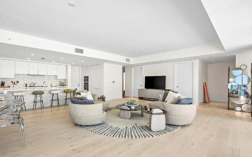 South Palm Beach Apartment | Sophisticated 2 Bedroom Oceanview Condo with Balcony