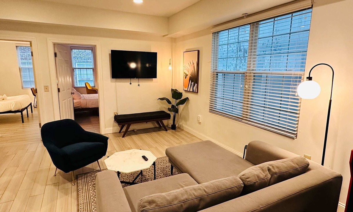 Chinatown Apartment | Sosuite | Arcade 2BR Apt w/W/D