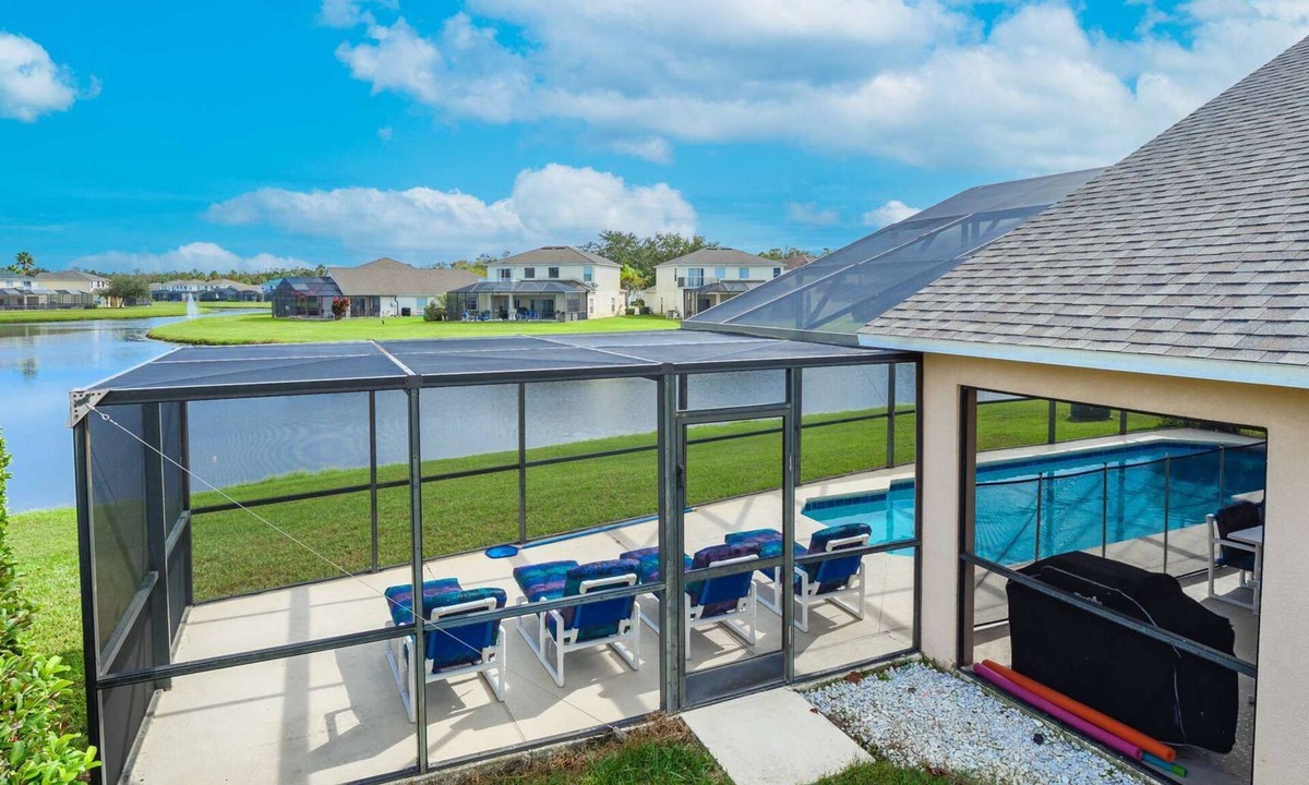 Lakeside Estates House | South facing with lake view pool home, gated community Cumbrian Lakes