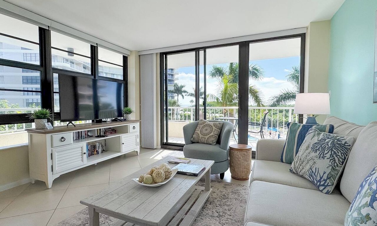Marco Island Condo | South Seas T4- 306: Beautiful end unit condo, Beach Front