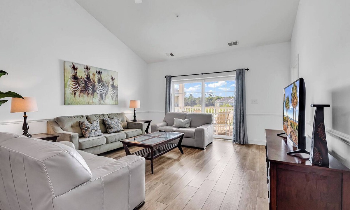 Central Myrtle Beach Villa | Spacious 2-bedroom villa in the heart of Myrtle Beach & 2 full bathrooms