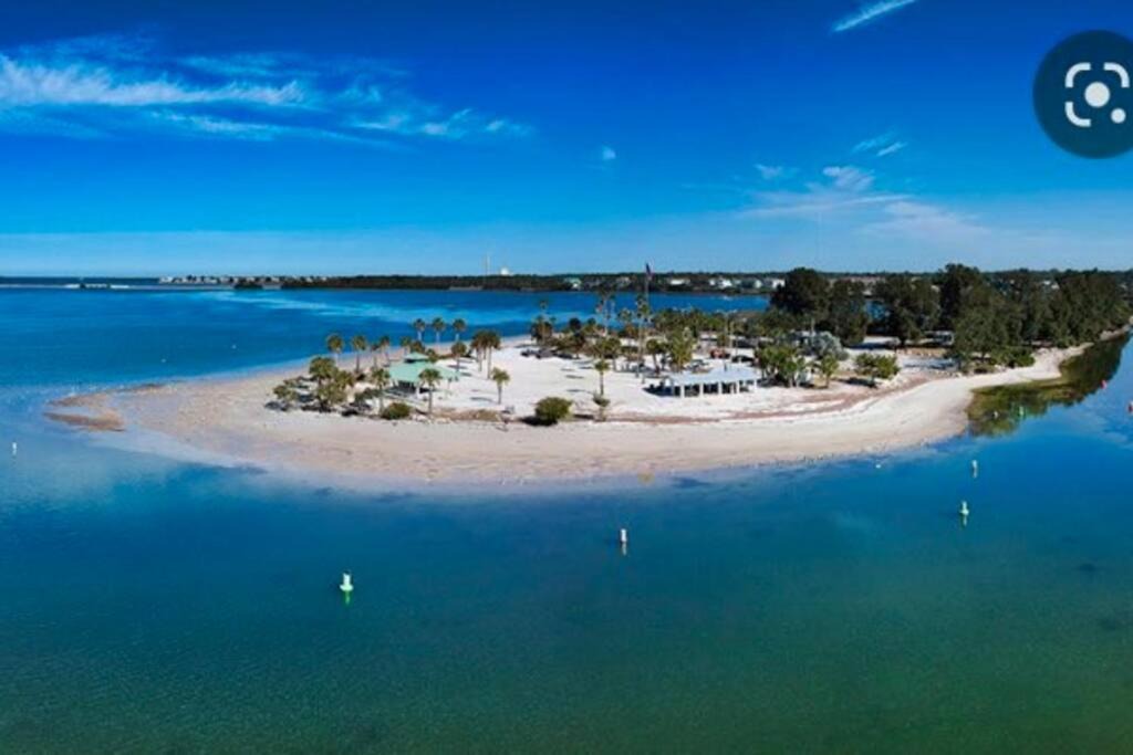 Tarpon Springs House | Spacious 3 Bedroom PET FRIENDLY!- Close to beach!
