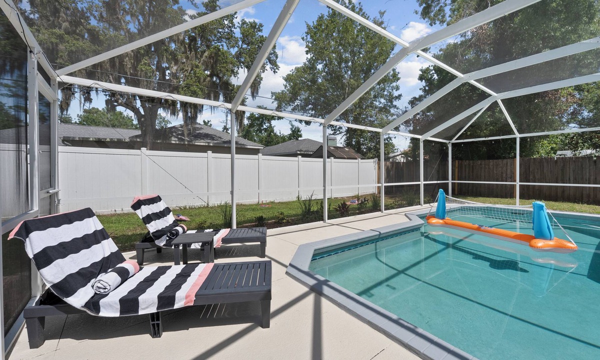 Lake Sarasota House | Spacious 3BR Home in Prime Location – Private Heated Pool & Hot Tub