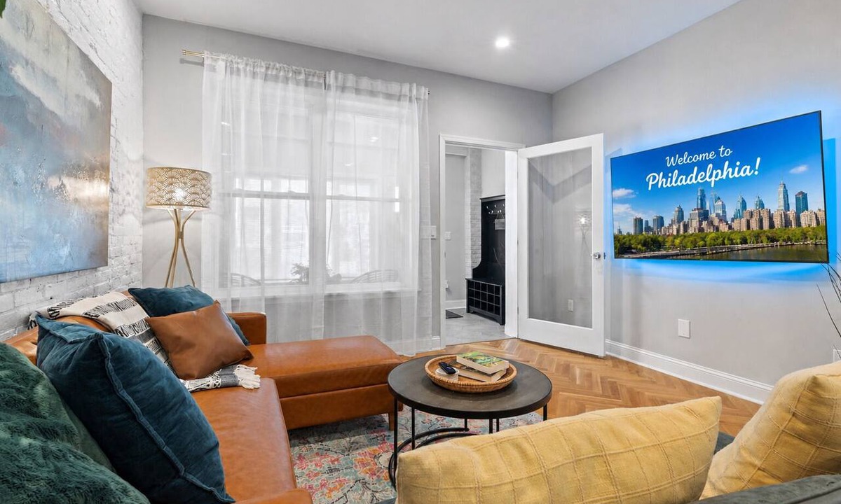 Fairmount House | Spacious 3BR Near Art Museum | Patio | Gameroom
