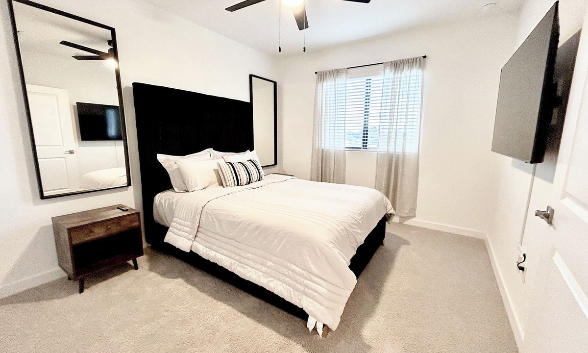 Haverhill Condo | Spacious 4-bedroom condo with WiFi and AC in pleasant Haverhill