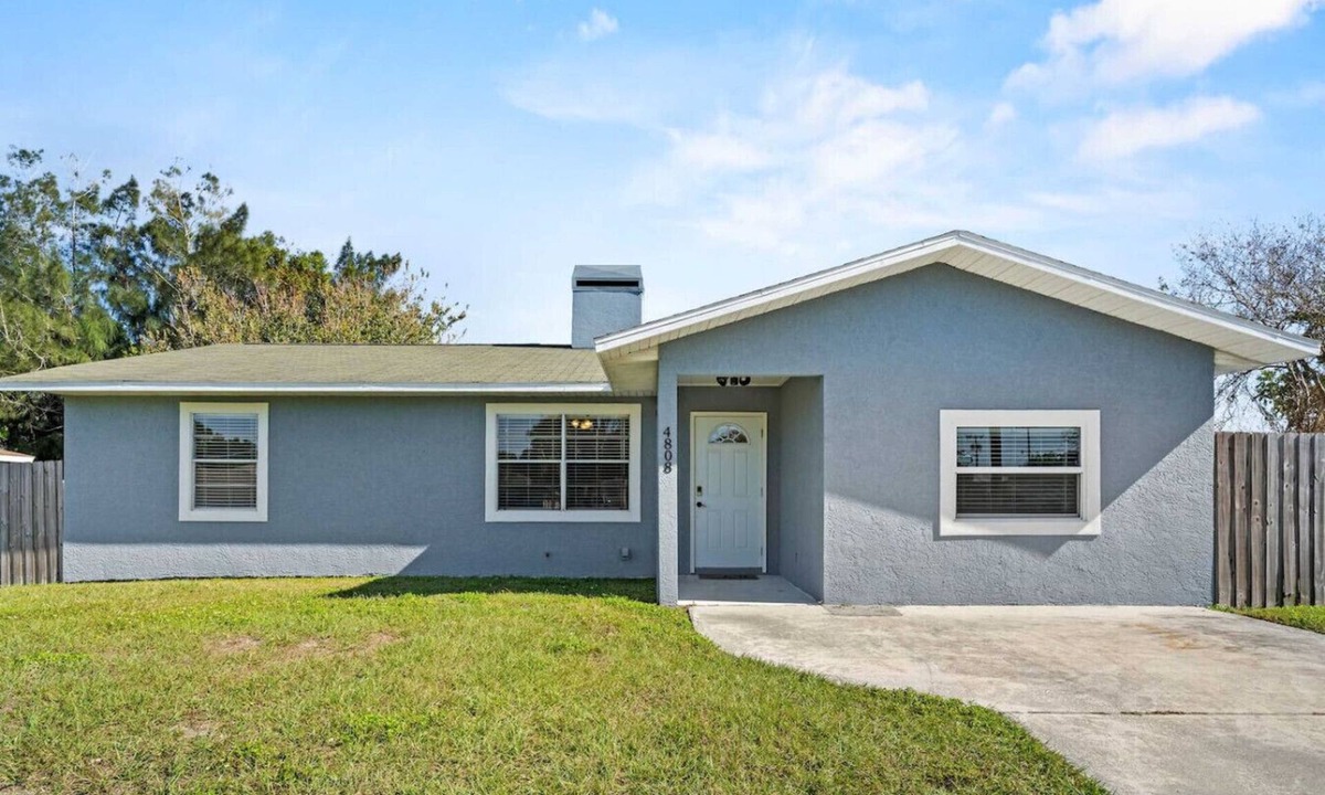 Memphis House | Spacious 4BR 2BA BBQ Mini Putt Backyard Sleep 10