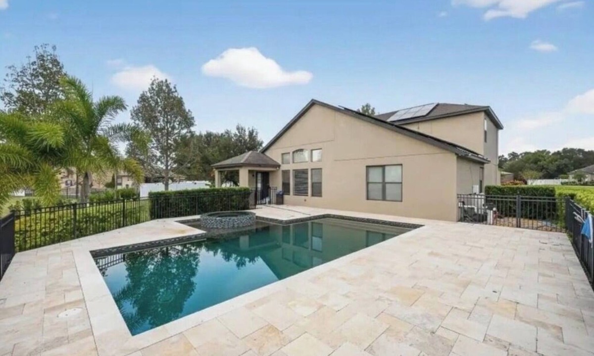 Plant City House | Spacious 5BR Family Retreat w/Private Pool & Spa