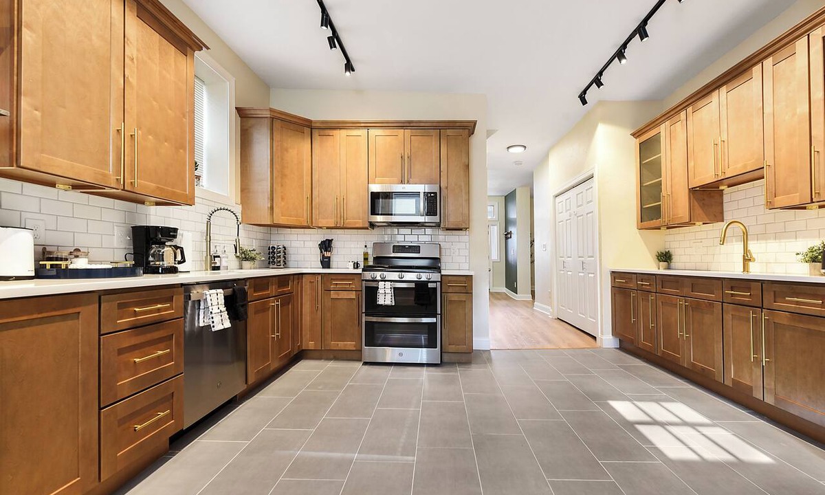 Point Breeze North House | Spacious 6BR Near East Liberty, BBQ, Game Room, Free Parking & Great Location