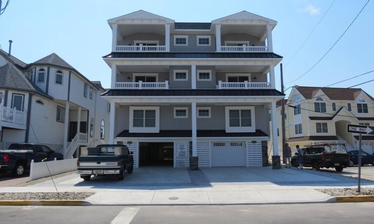 Townsend's Inlet Villa | Spacious 7-bedroom Beachfront Villa In Fantastic Sea Isle City With WiFi, AC