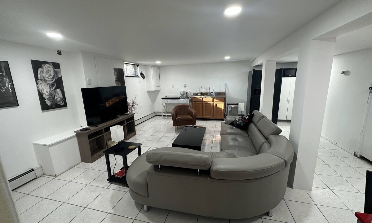 Teaneck Apartment | Spacious & Cozy 1st Floor & Basement Apartment 15 min from NYC!