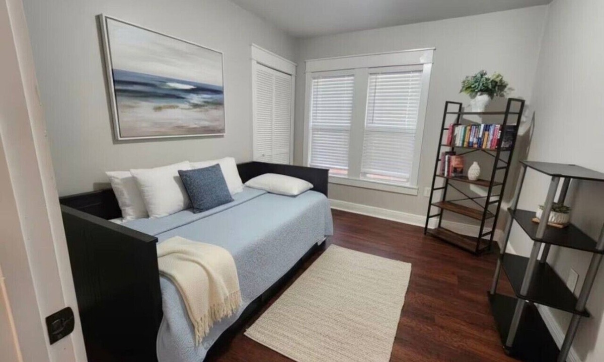 South Seminole Heights House | Spacious Getaway | Cozy & Modern | Backyard Dream