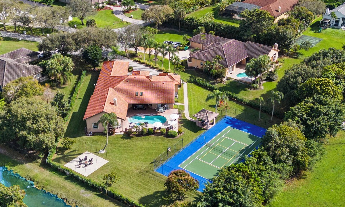 Plantation Villa | Spacious home w/pool & tennis court