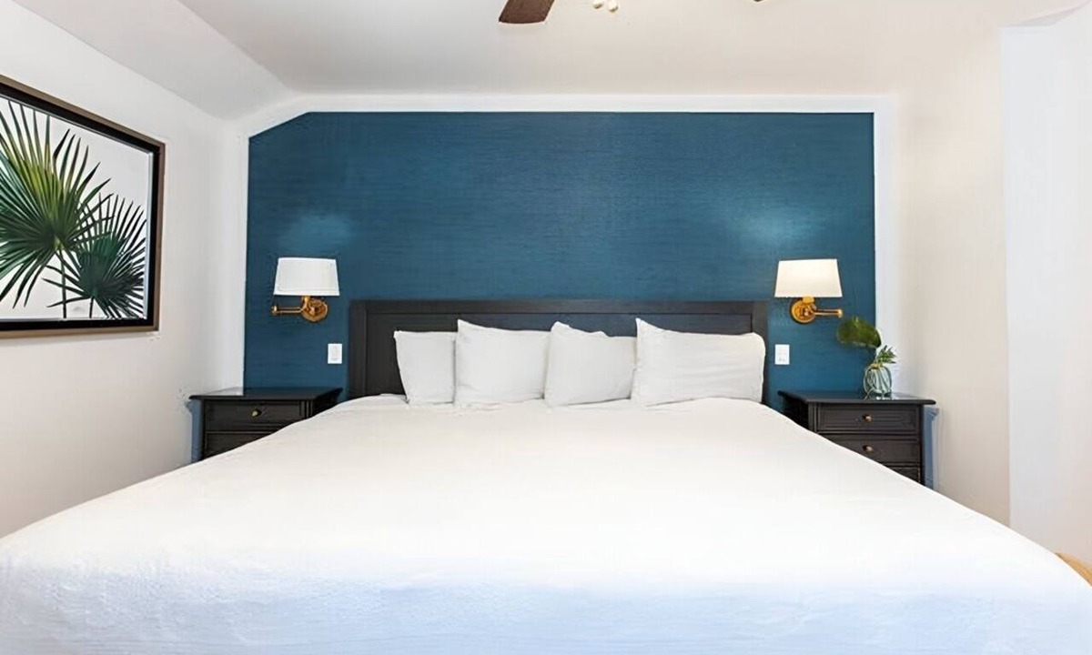 Captiva Hotel | Spacious Island Retreat | Near Marina | 3 Bedroom Cottage