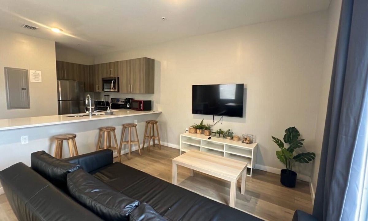 Golden Glades House | Spacious Miami Townhouse with Free Parking