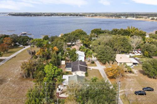 Babson Park House | Spacious Retreat Fenced Yard Screened Deck