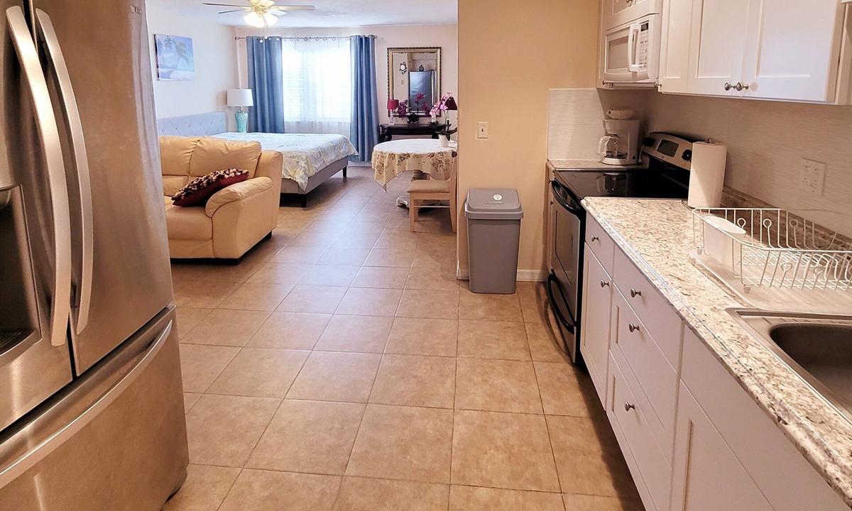 Southgate Apartment | Spacious studio with garage