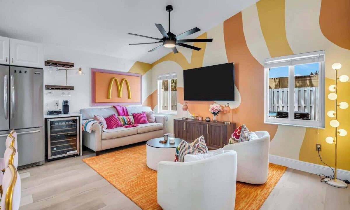 Sunrise House | Spacious Sunrise Stadium Getaway | 4BR & Hot Tub