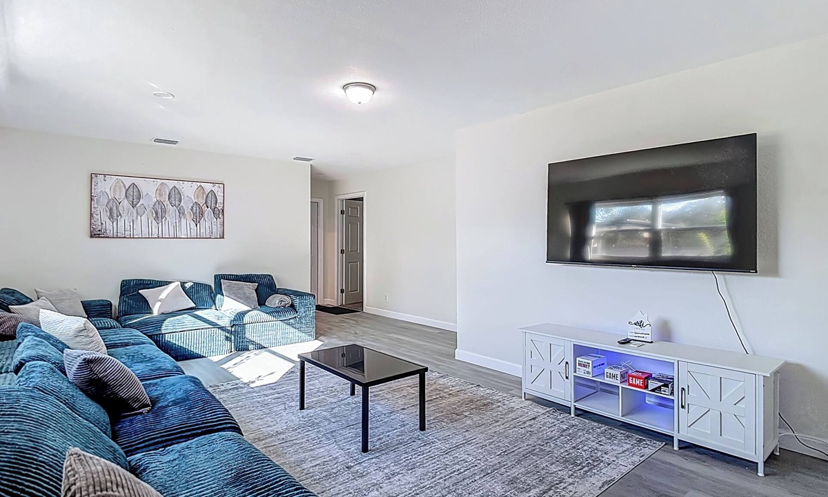 Carrollwood House | Spacious Tampa Stay Large Yard 15 Guests