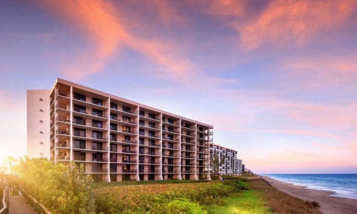 Hutchinson Island South Condo | Spectacular 2BD vacation condo in pristine Treasure cove resort amenities, pools, games, ping pong