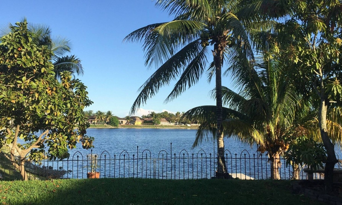 Tamiami House | Spectacular Lake View Home for large families!!!