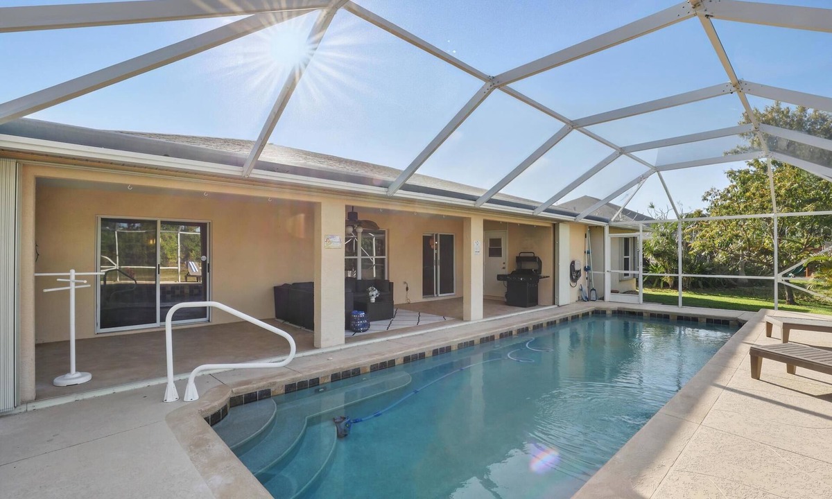Port Saint Lucie House | Splash & Stay Villa w/Heated Pool BBQ