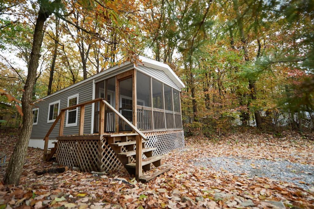 New Holland Resort | Spring Gulch Screened Park Model 7