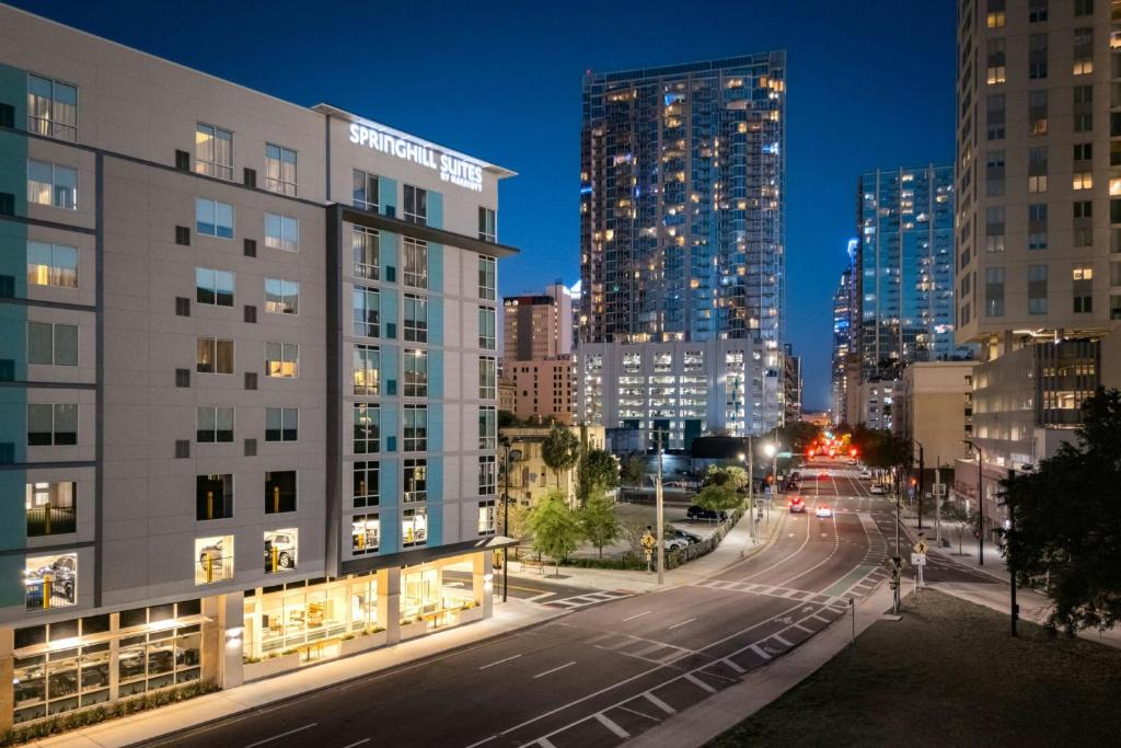 Downtown Tampa Hotel | SpringHill Suites by Marriott Tampa Downtown