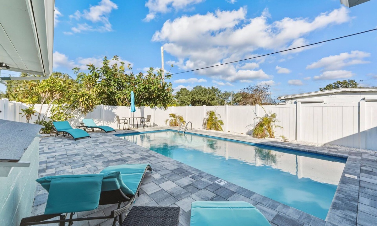South Pinellas Community Council House | St.Pete Escape Private Pool 5 Minutes to the Beach