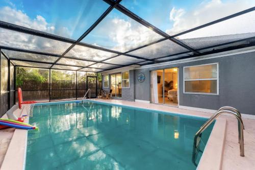 St. Petersburg - Clearwater House | St Petersburg 4BR 2BA Private Villa with Pool Gym Grill Self Check-In