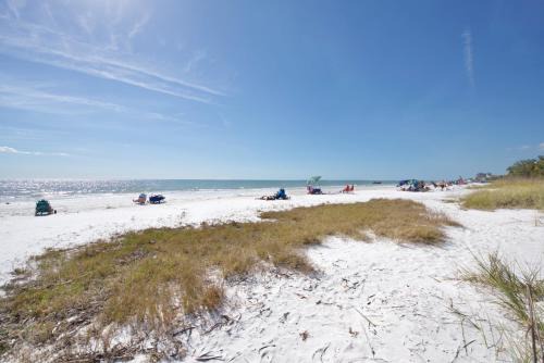 Fort Myers Beach House | Starfish Villa by Sun Palace Vacations