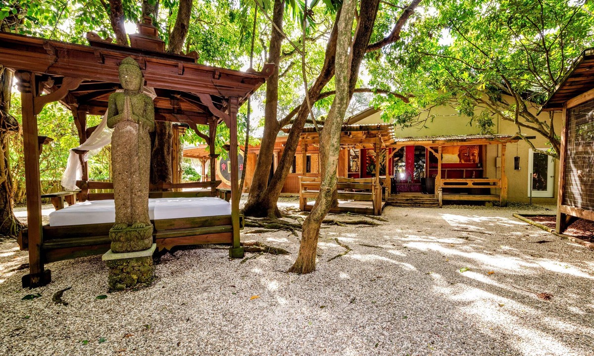 Homestead House | Stay in our cozy tiny house inside an award-winning garden in SW Miami-Dade’s beautiful Redlands!