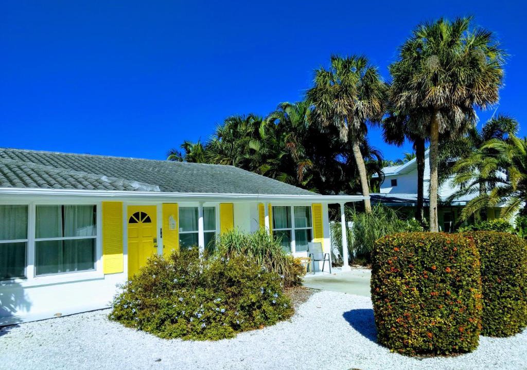 Holmes Beach House | Steps from the Gulf of Mexico II