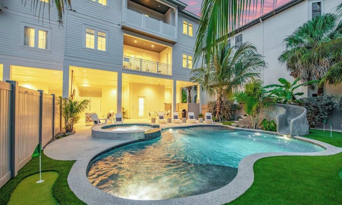 Siesta Key House | Steps to Beach - Resort Pool/Slide/Spa/Gulf Views
