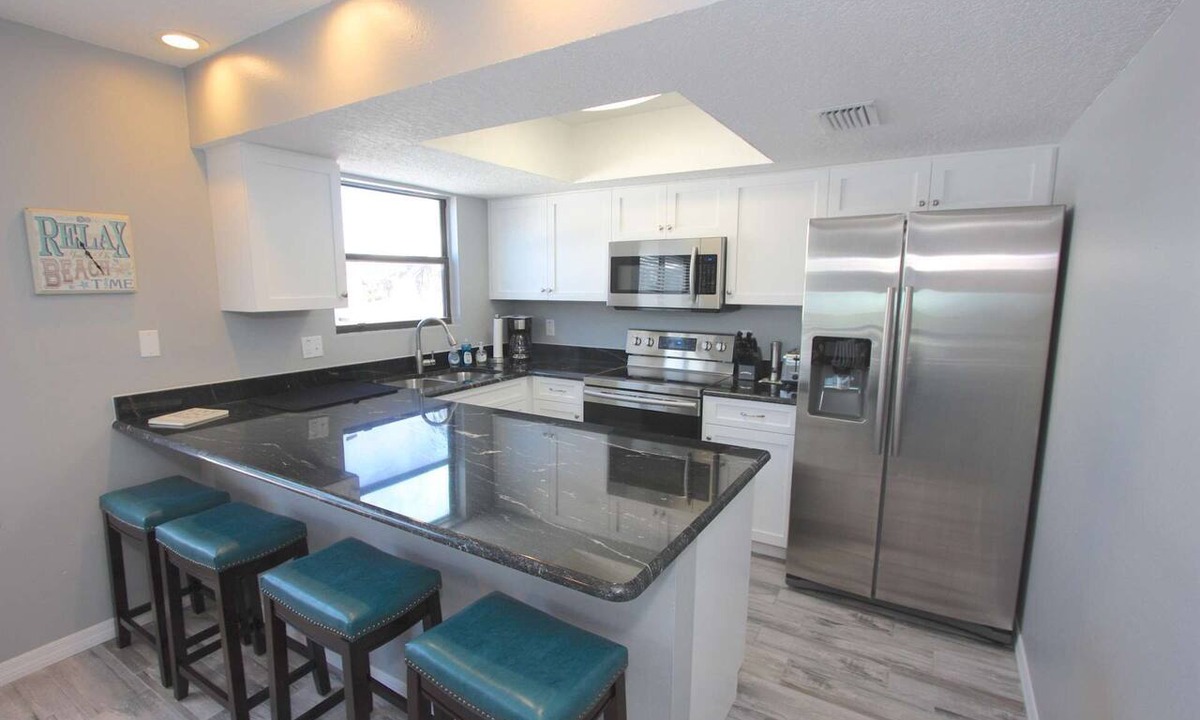Indian Shores Condo | Steps to the Sand! Updated Beachfront with Balcony, FREE Parking & FREE Activities ~ 5 Pipers Nest